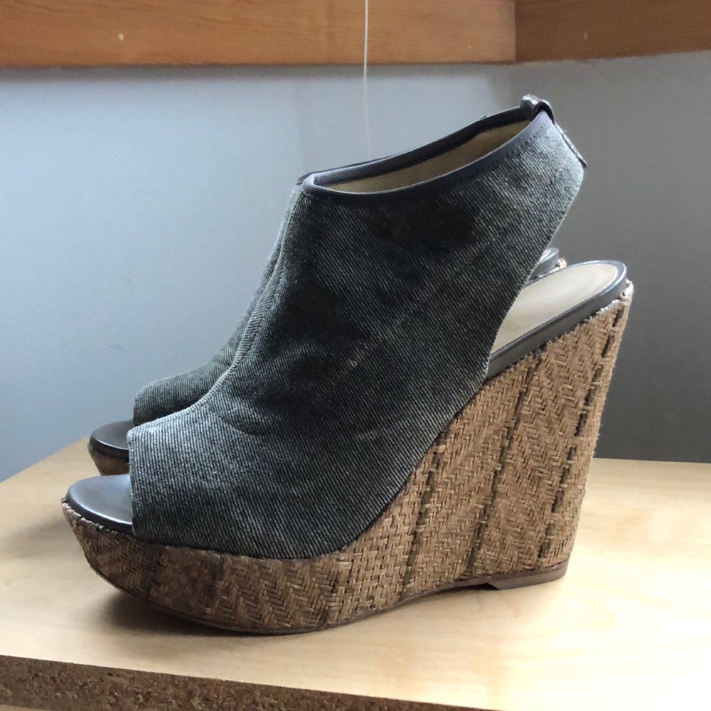 Stuart Weitzman size 8 platform Wedge
